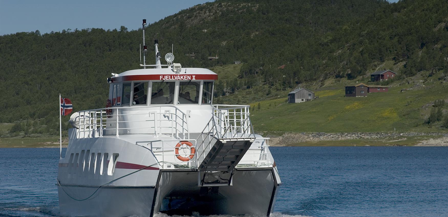 Fjellvåken is a boat that runs on lake Møsvatn from Skinnarbu to Mogen.