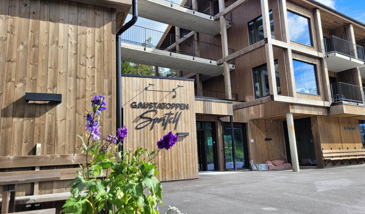 the entrance and facade of Gaustatoppen Sportell