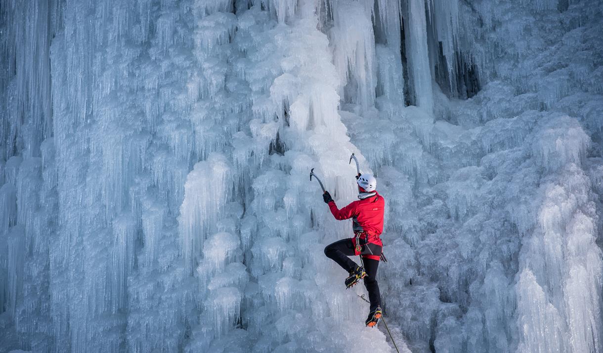 Guided Ice Climbing with Rjukan Adventure