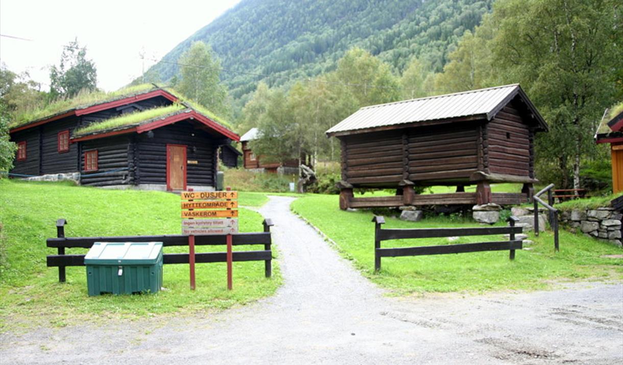 Cabins with view towards Gaustatoppen